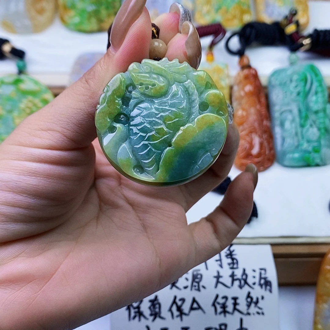 翡翠未镶嵌颈饰翡翠