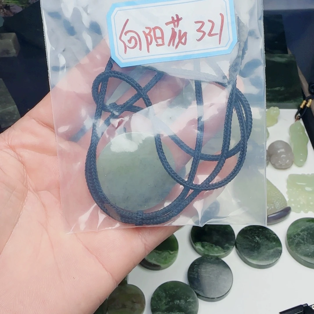 和田玉颈饰未镶嵌向****1