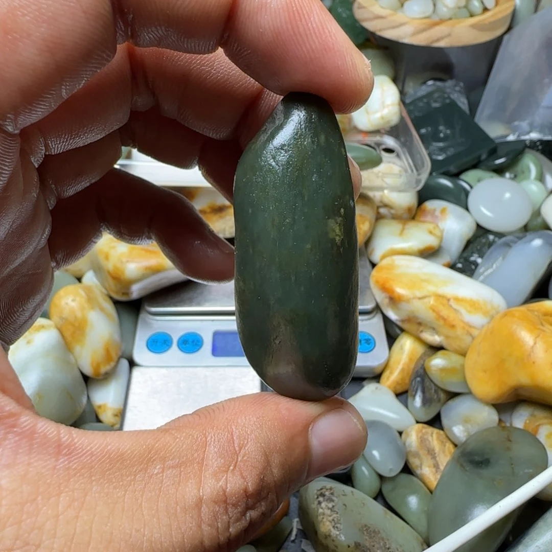 颈饰未镶嵌和田玉（子料）