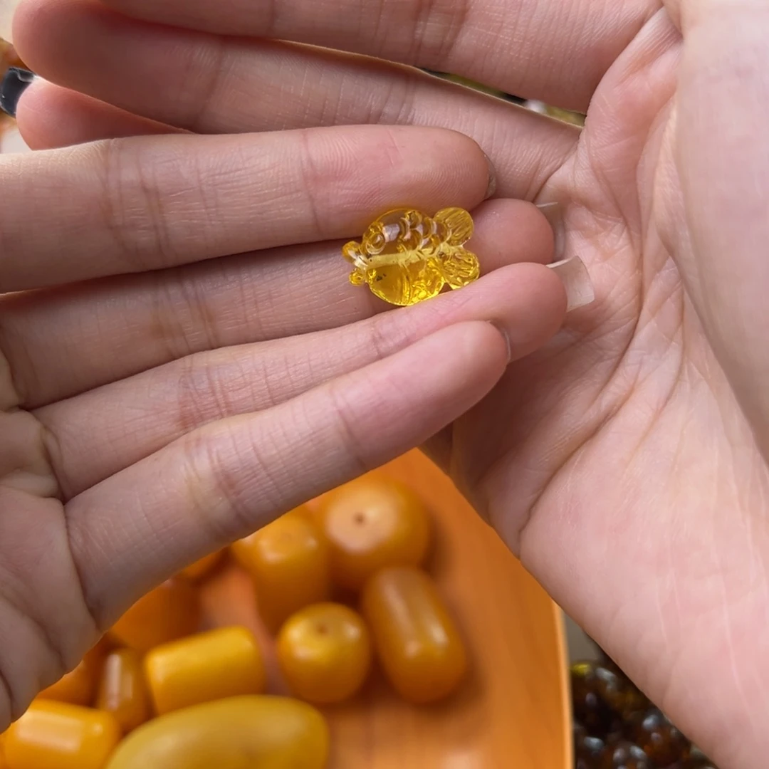 琥珀珠宝奇石未镶嵌