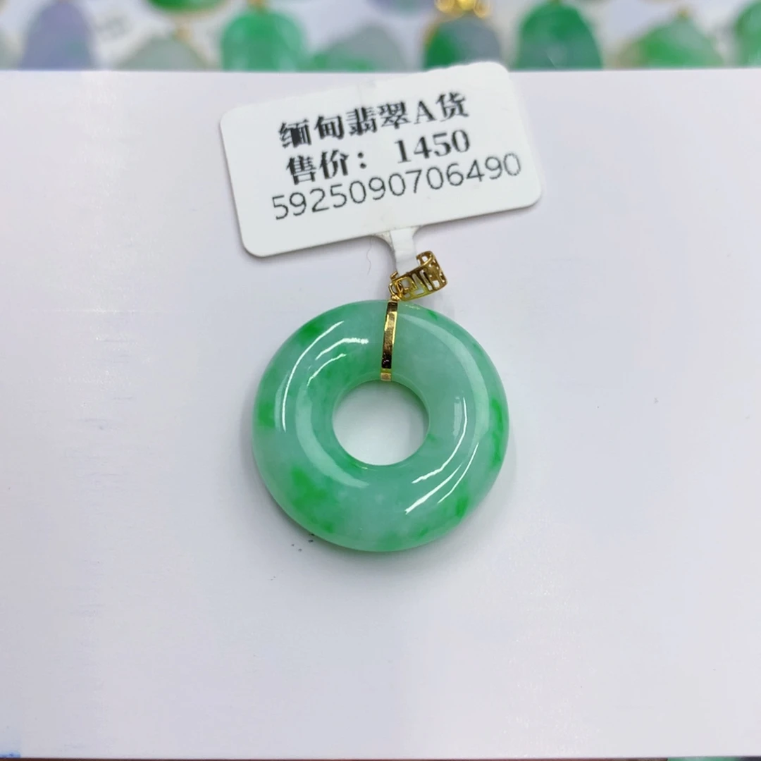 翡翠18K金镶嵌颈饰翡翠
