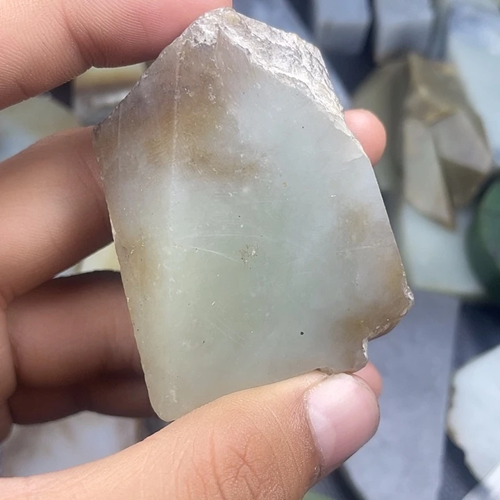 颈饰未镶嵌和田玉（糖玉）