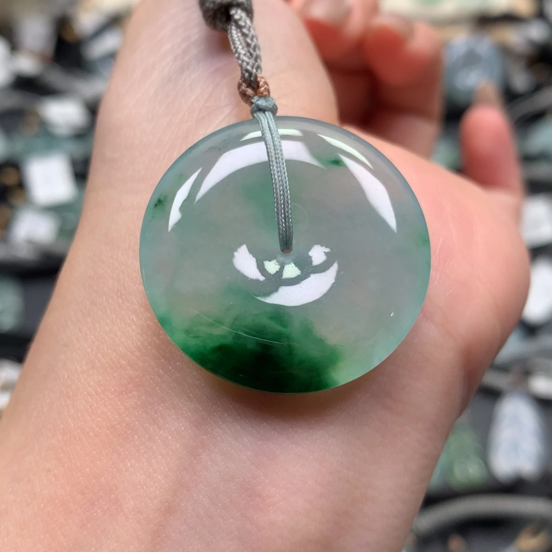 翡翠颈饰未镶嵌扣子