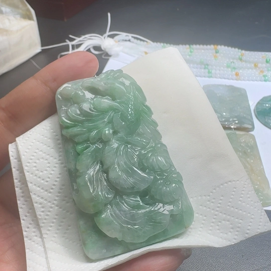 翡翠未镶嵌颈饰吊坠