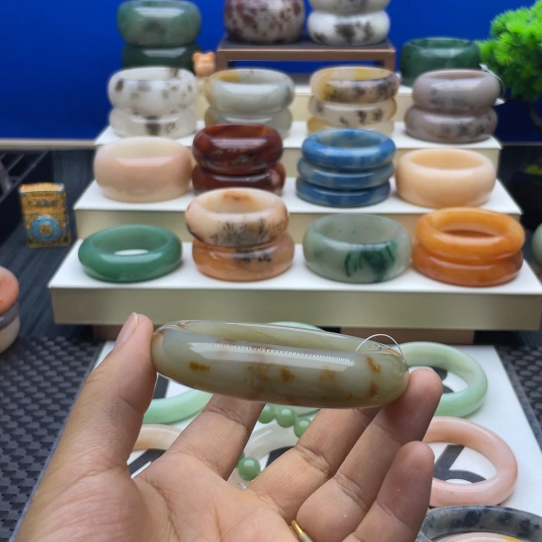 未镶嵌手镯石英质玉