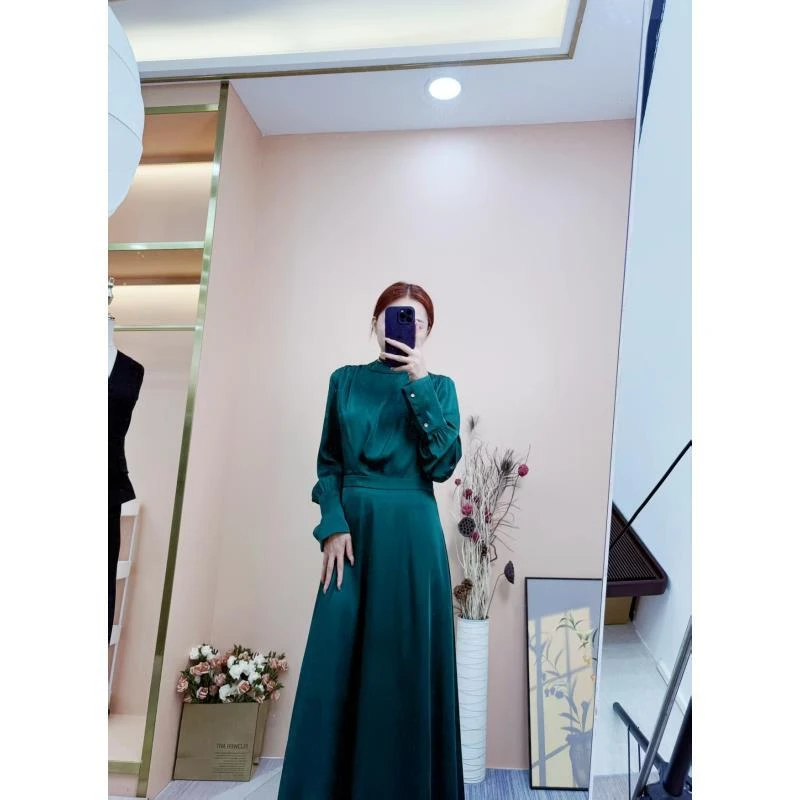 [依易原创]欧美风轻奢立领高腰压褶优雅气质缎面连衣裙C0113