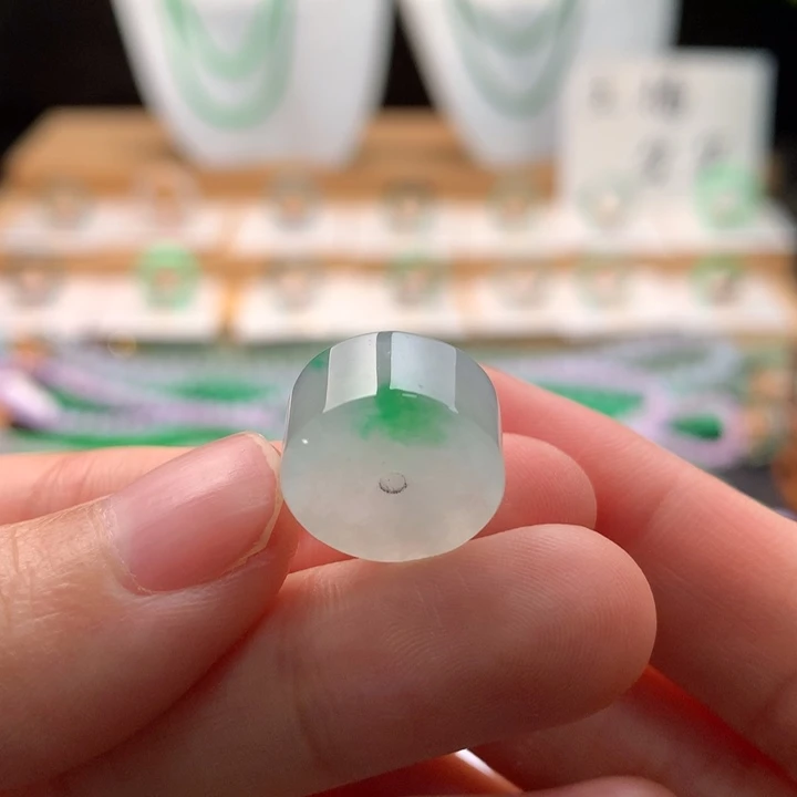 翡翠未镶嵌颈饰天然缅甸A货翡翠