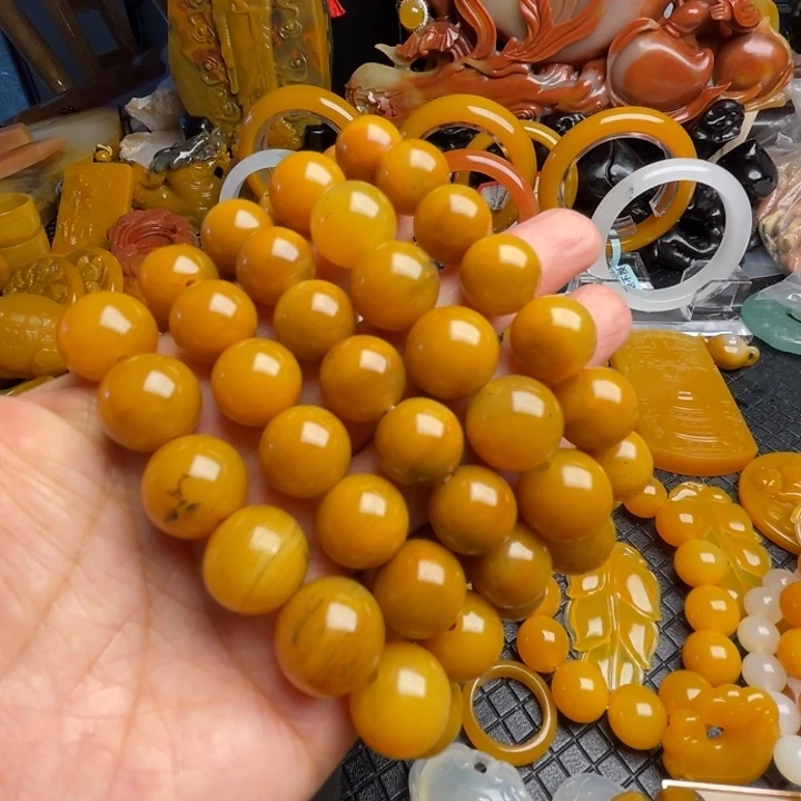 未镶嵌石英质玉（黄龙玉）颈饰
