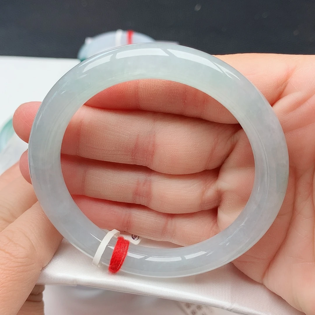 翡翠手镯未镶嵌天然翡翠