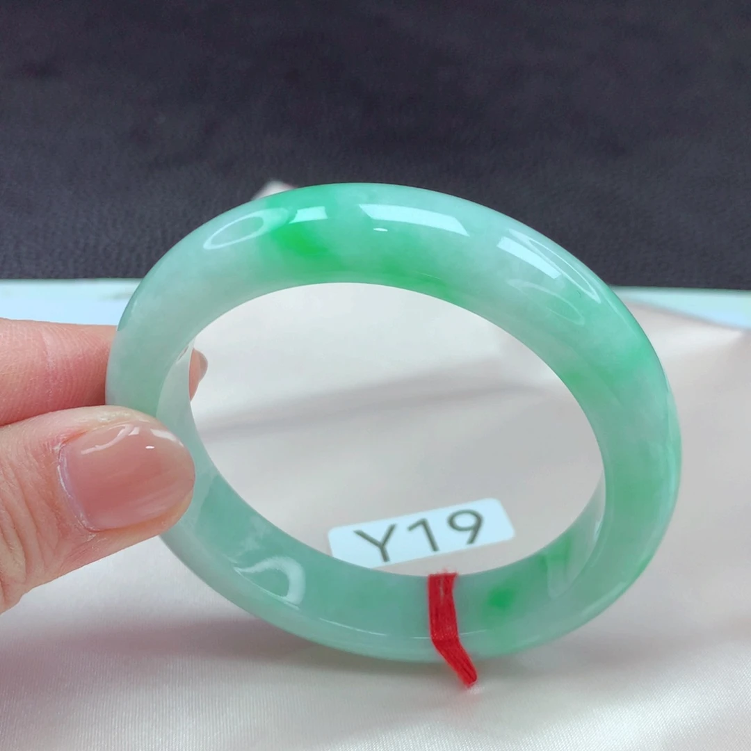 翡翠手镯未镶嵌手镯88