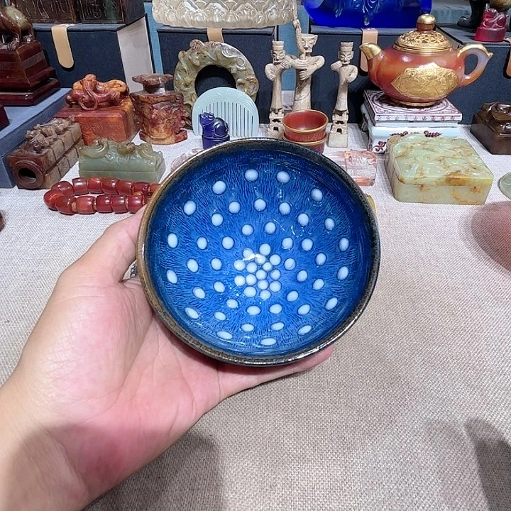 茶盏摆件等各种摆件等进行展示