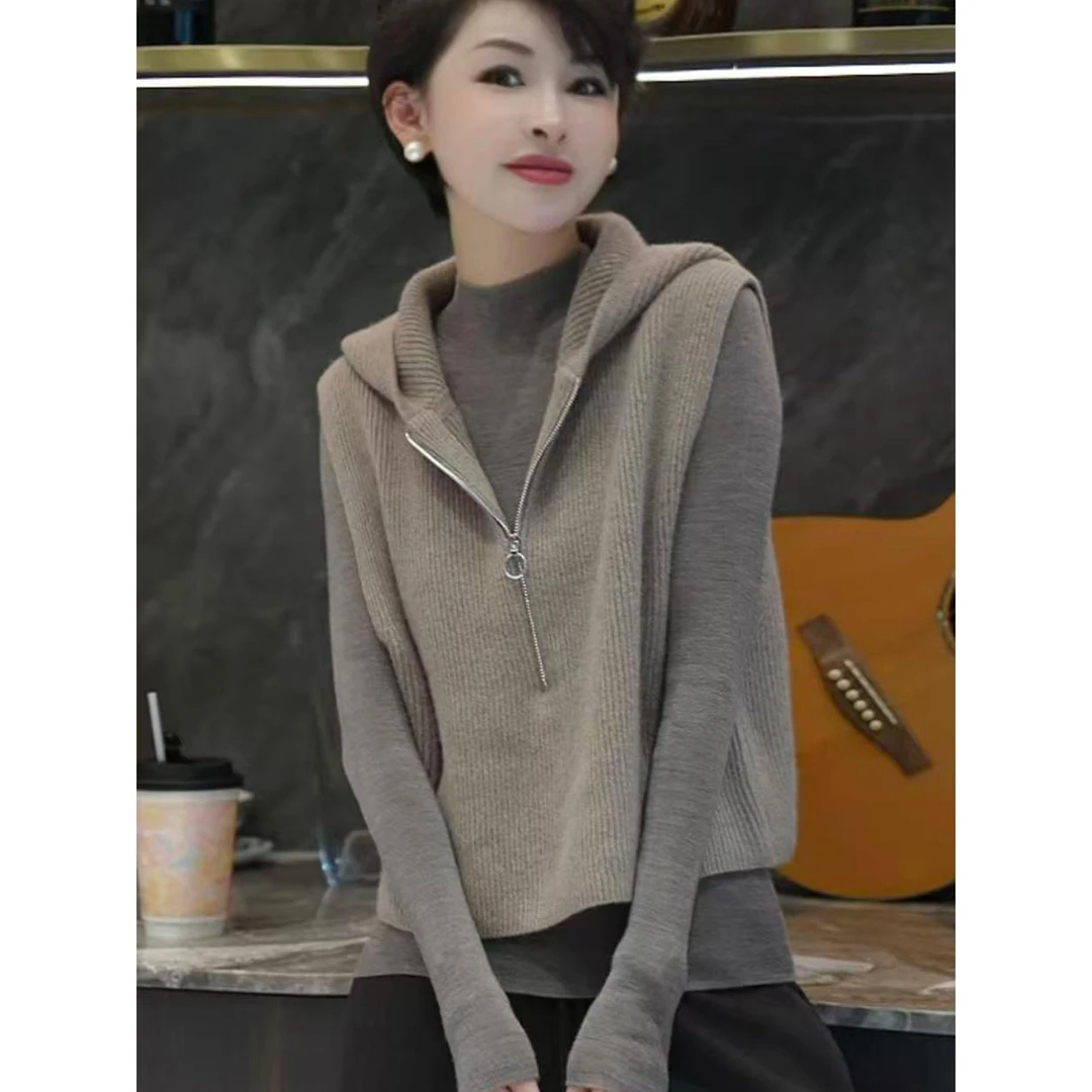 欧货纯色连帽设计感无袖针织马甲2025秋冬女士松弛风格宽松上衣