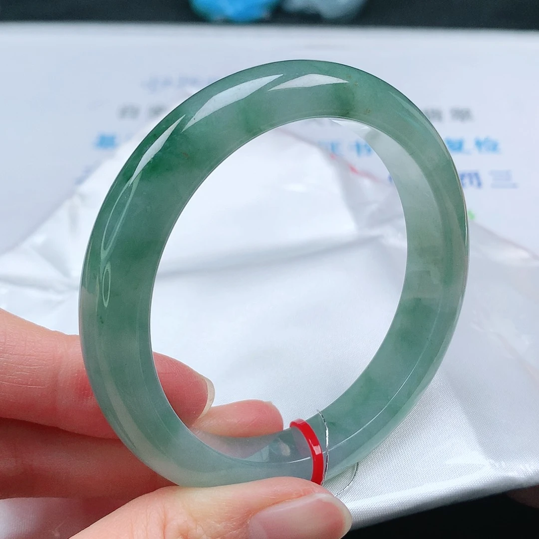 翡翠手镯未镶嵌56圈