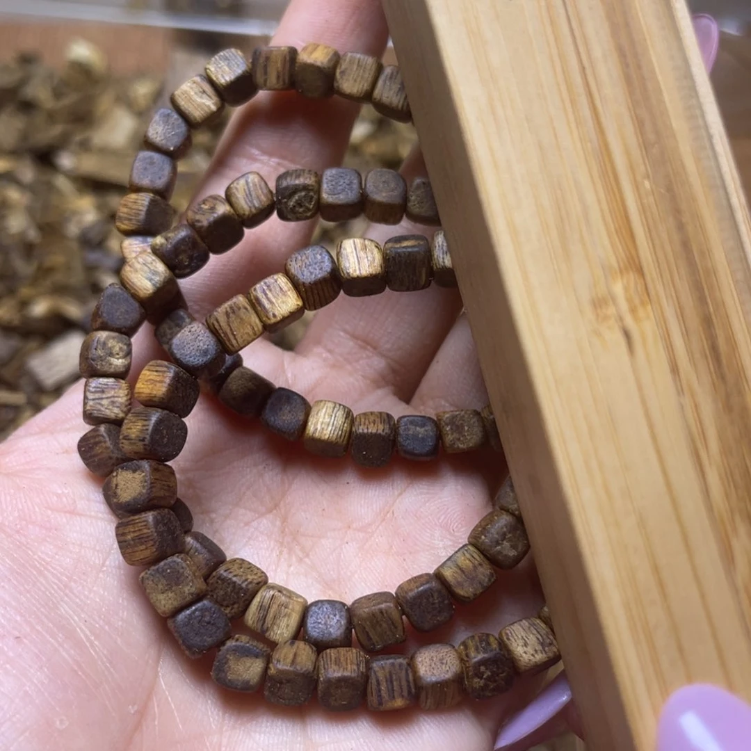 香榧木海南种植莺歌绿奇楠方糖串卡五3g以上多样性发一