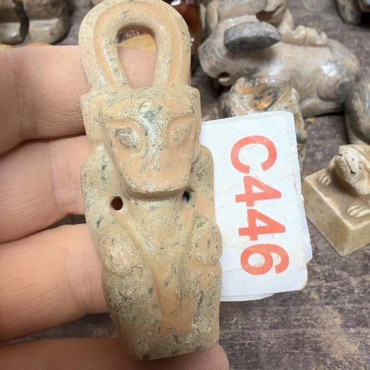 蛇纹石玉颈饰未镶嵌