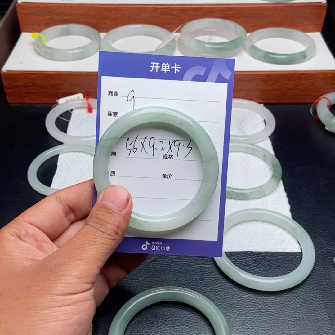 石英质玉手镯未镶嵌刺*花9