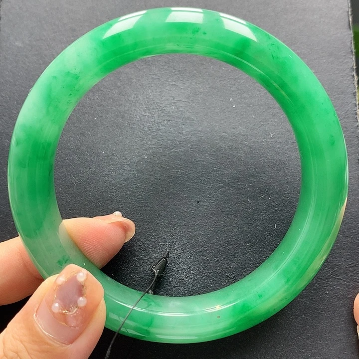 未镶嵌手镯石英质玉
