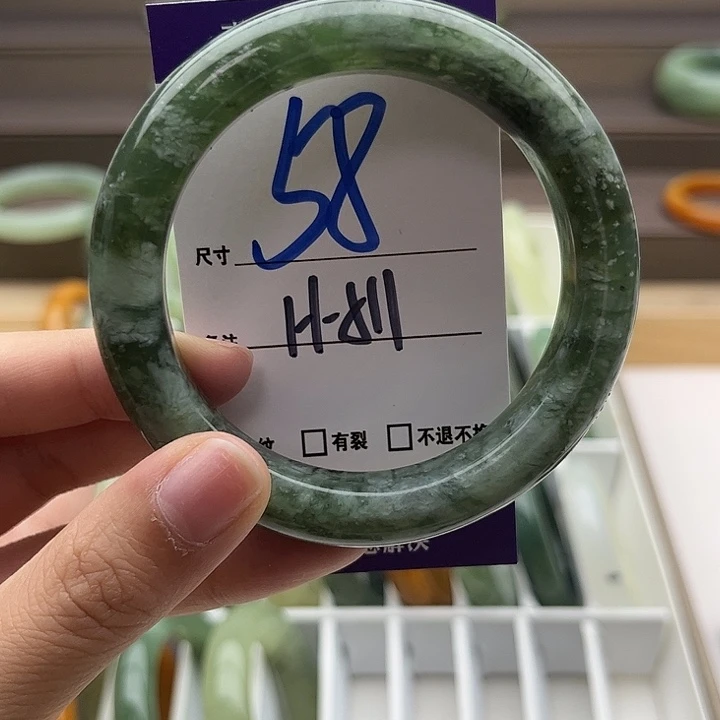 蛇纹石玉未镶嵌手镯