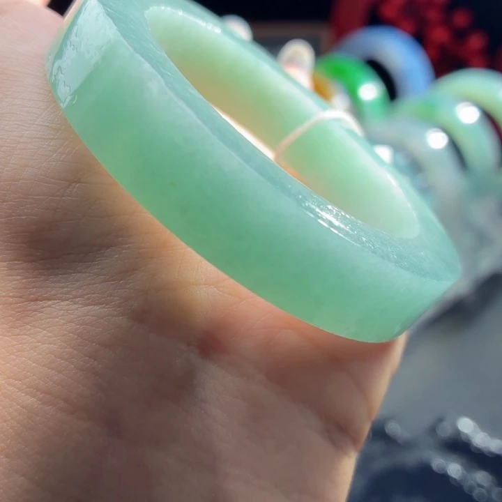 定制翡翠未镶嵌翡翠手镯
