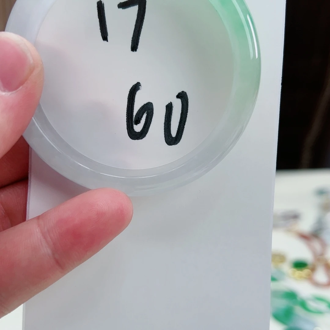 翡翠吊坠(赠链)未镶嵌