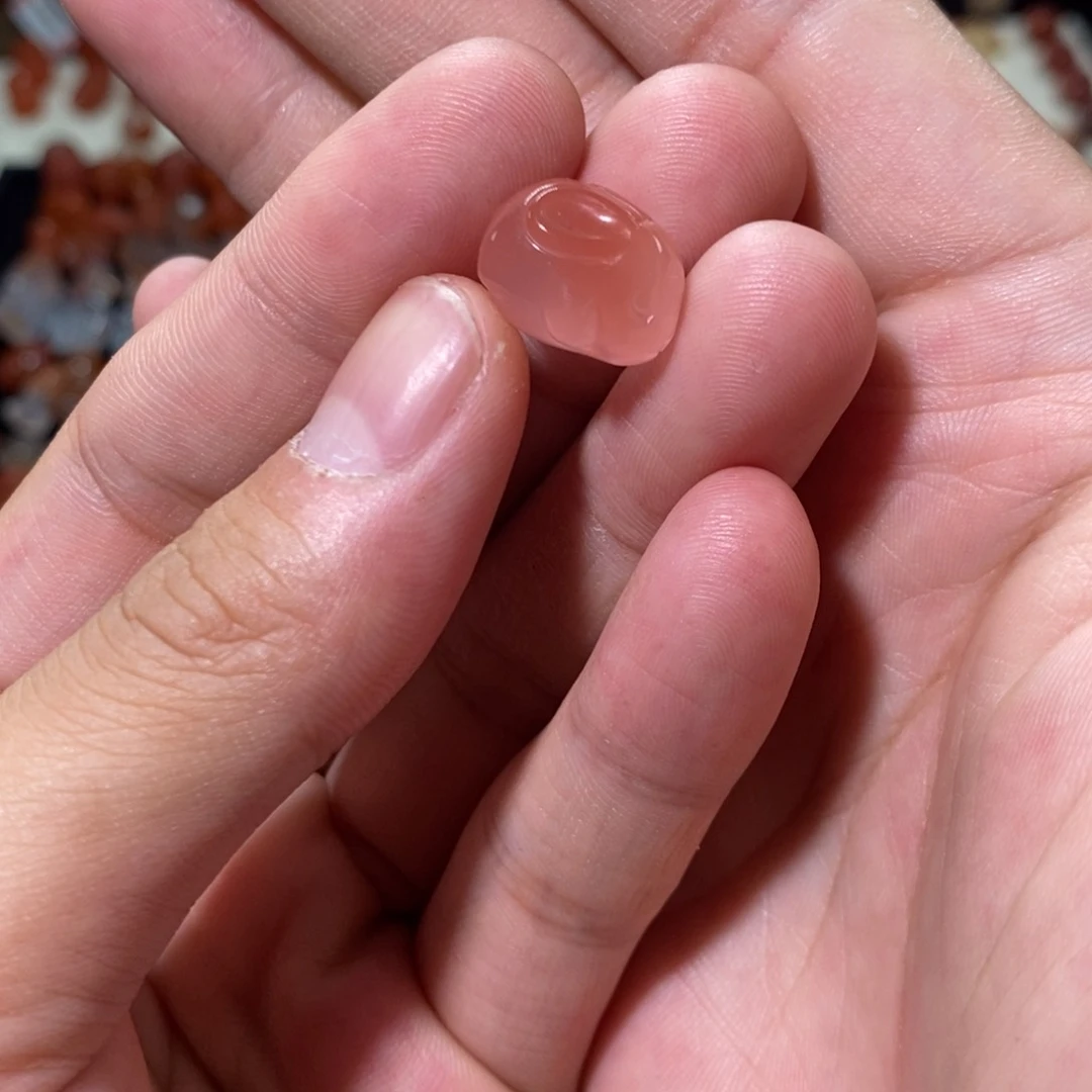 南红玛瑙冰飘未镶嵌趴趴兔1