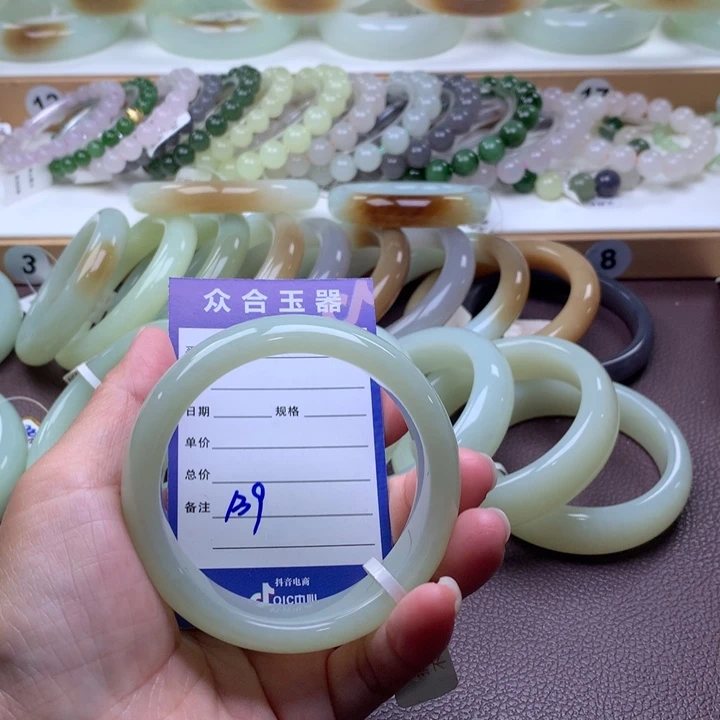 和田玉未镶嵌手镯