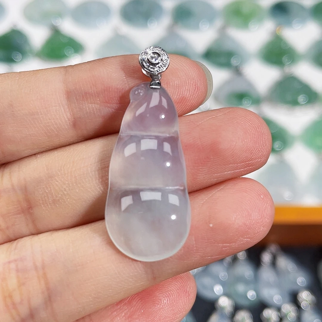 翡翠18K金镶嵌颈饰吊坠