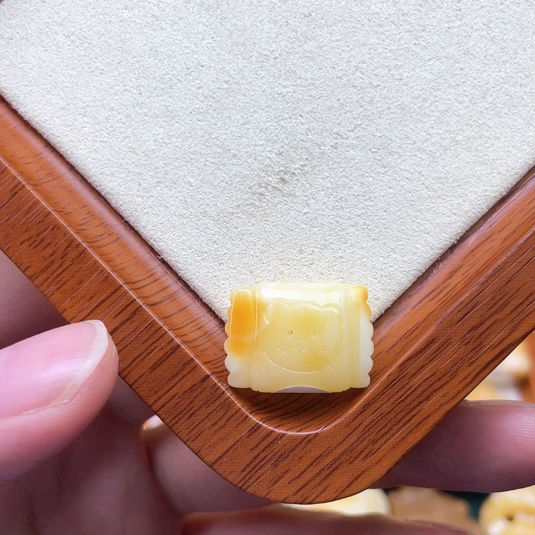 琥珀裸石未镶嵌蜜蜡