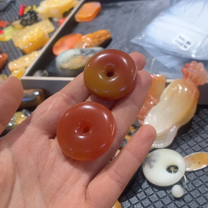 石英质玉（黄龙玉）未镶嵌颈饰