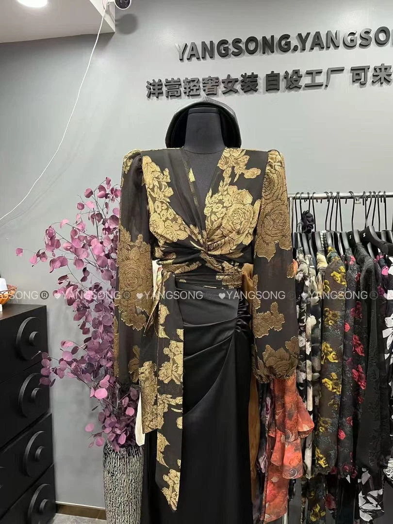 法式复古碎花长袖衬衫女2025春季新款设计感百搭收腰显瘦绑带上衣