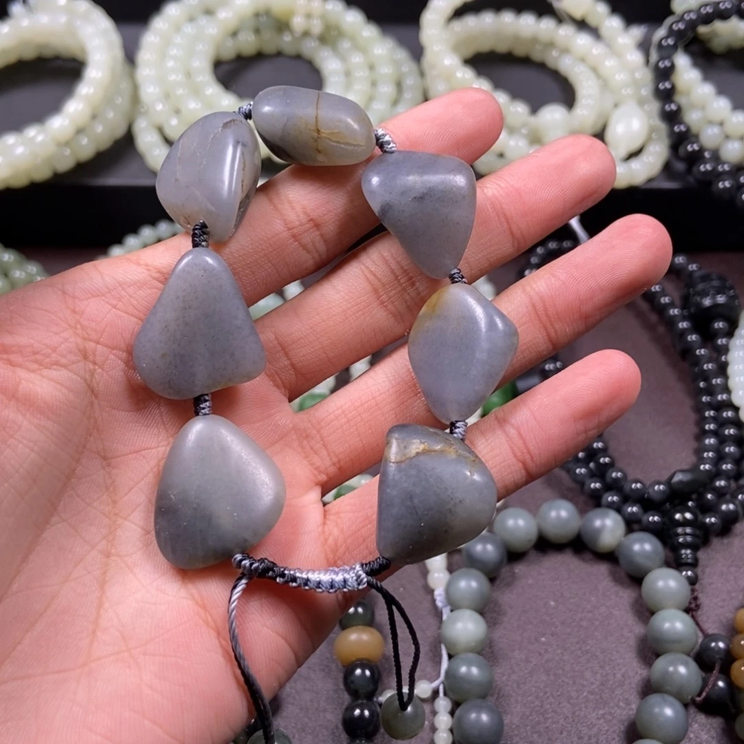 和田玉未镶嵌把件