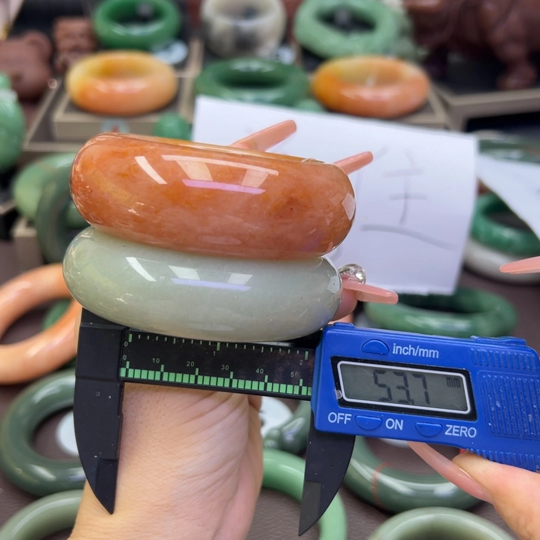 未镶嵌手镯石英岩玉