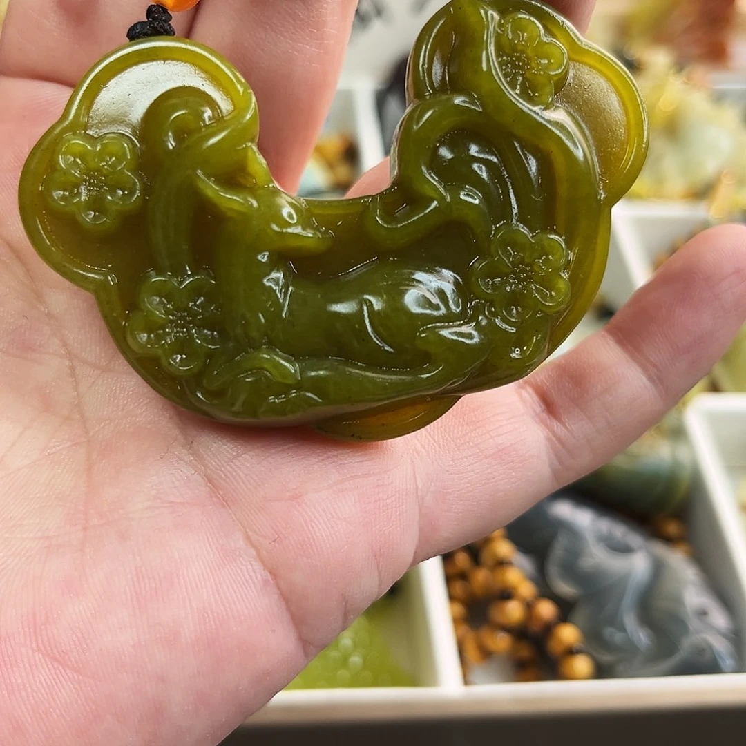 蛇纹石玉颈饰未镶嵌