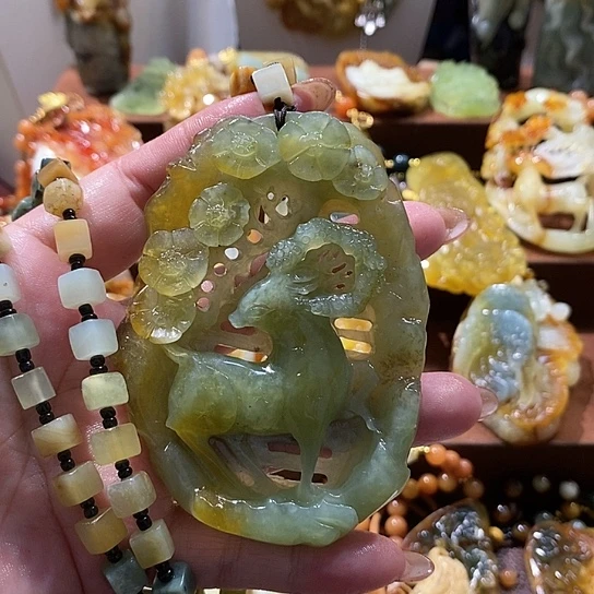 蛇纹石玉未镶嵌颈饰