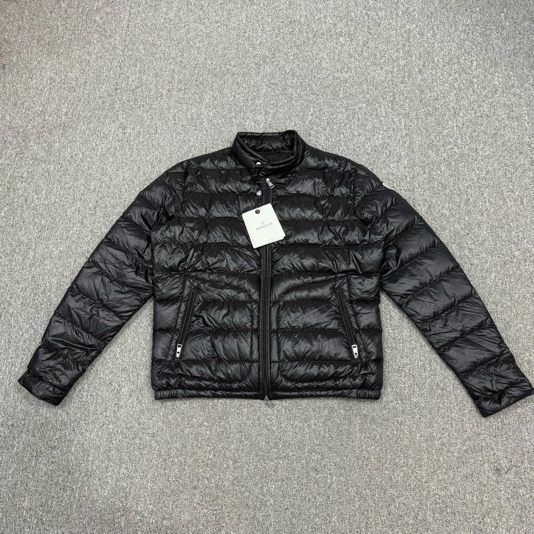 未使用 MONCLER 18058122 新款Acorus黑色徽标刺绣羽绒服夹克 4码