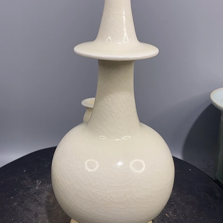 隋白净瓶造型独特
