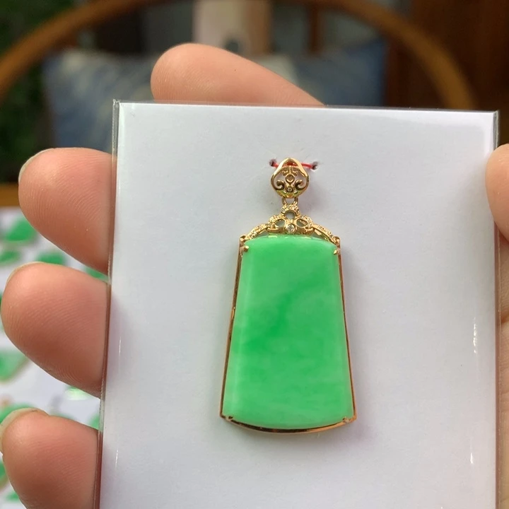 翡翠18K金镶嵌颈饰翡翠翡翠吊坠