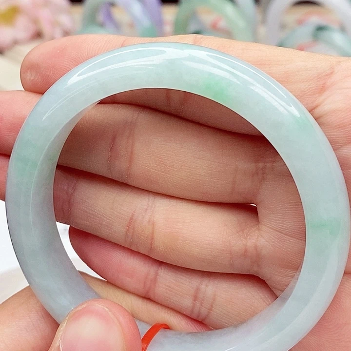 翡翠手镯未镶嵌57圈口