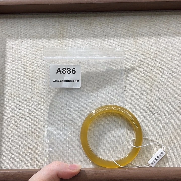 屁***屁玛瑙/玉髓手镯未镶嵌