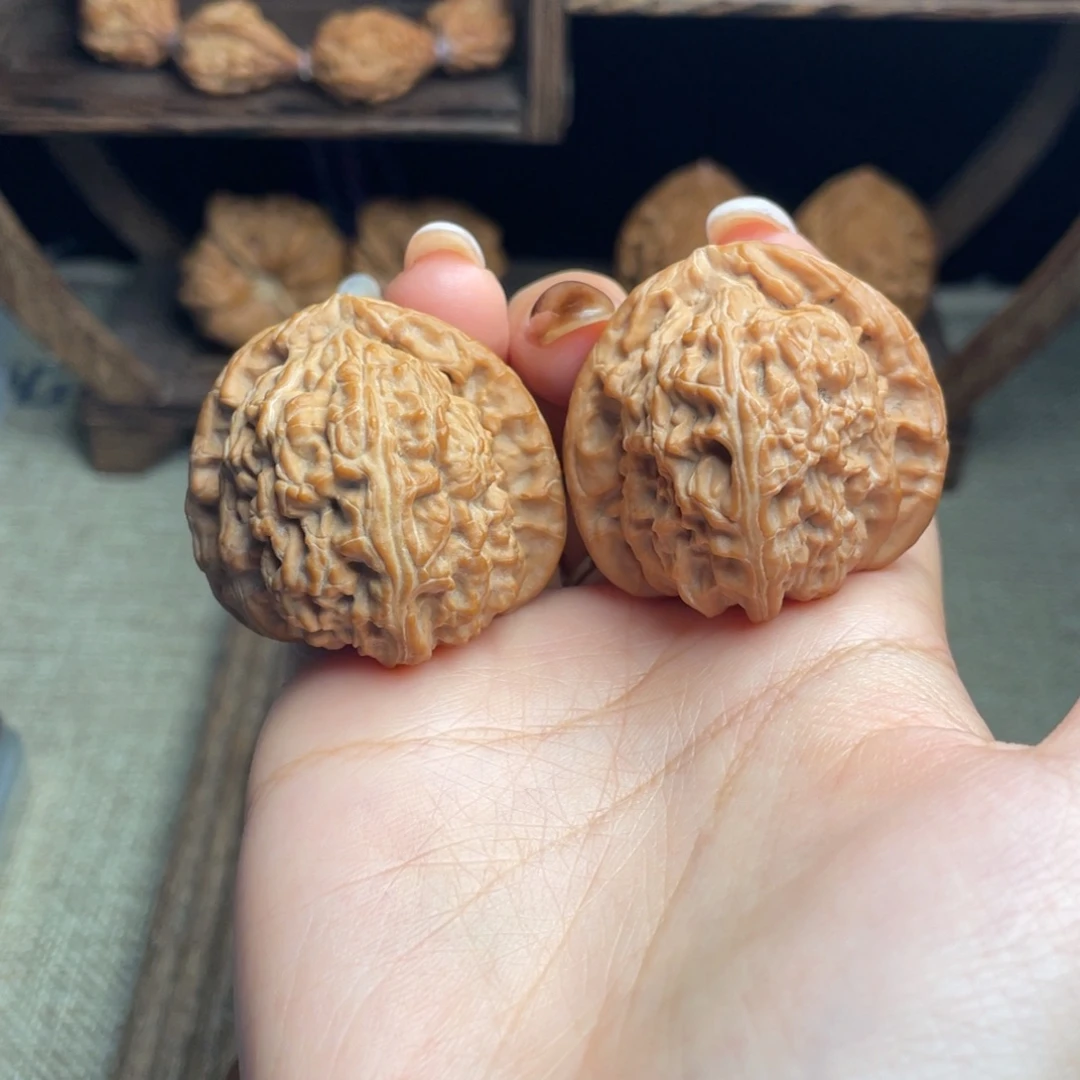 顔***志吊坠文玩核桃三角白39