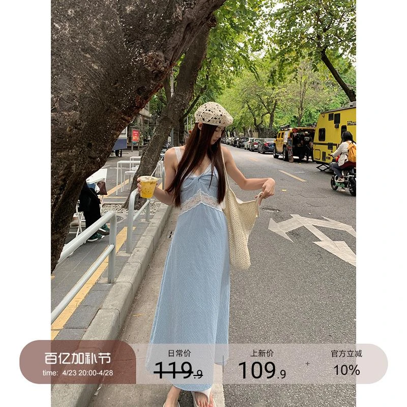 吊带连衣裙夏季女夏2025新款法式气质蕾丝a字长裙蓝色格子裙子