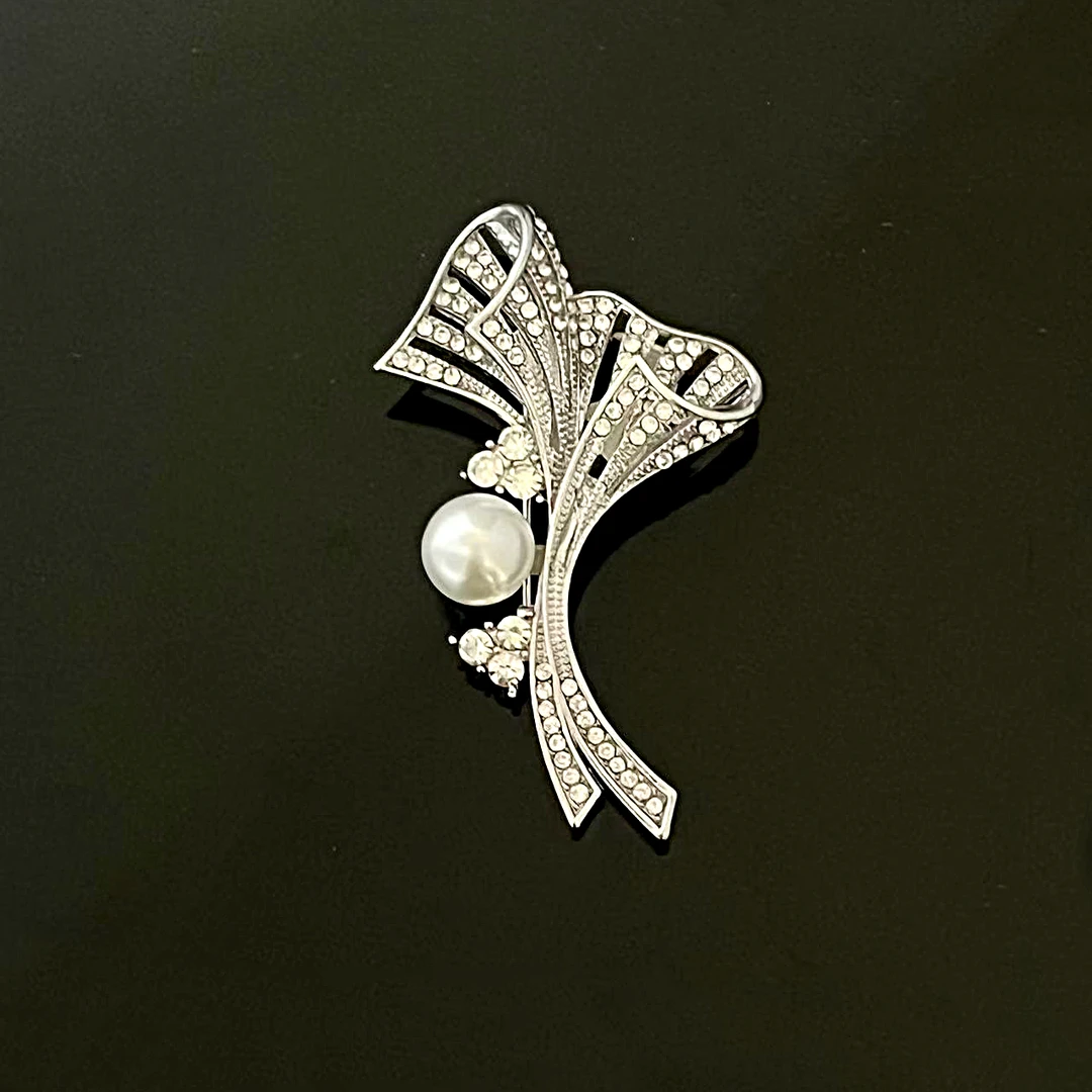 锌合金仿珍珠胸针 xz4731临山