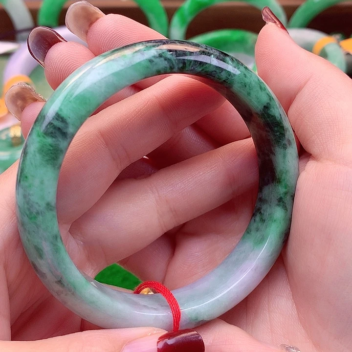 翡翠手镯未镶嵌翡翠