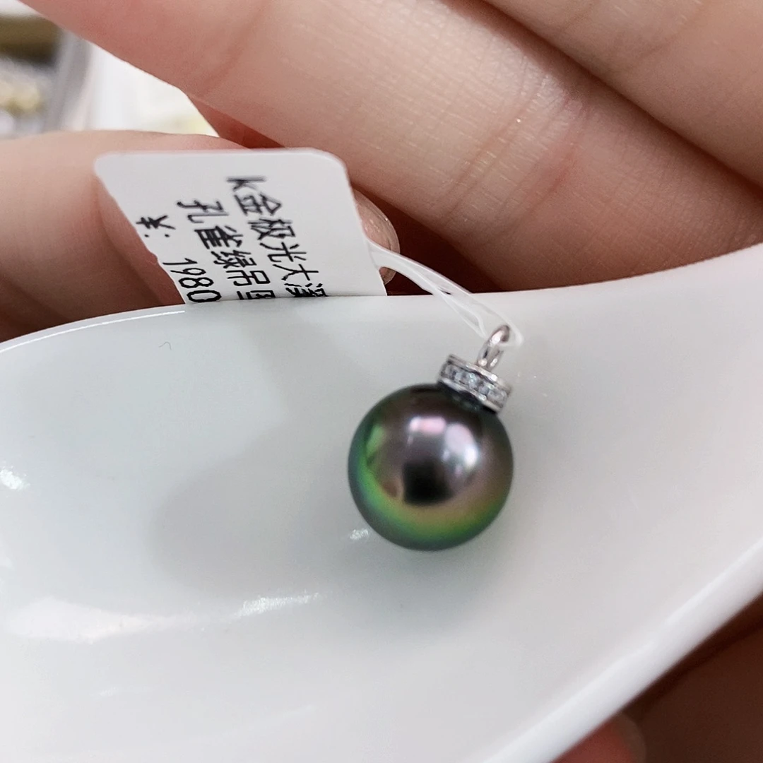 18K金镶嵌特价极光大溪地孔雀绿吊坠10.7mm海水珍珠