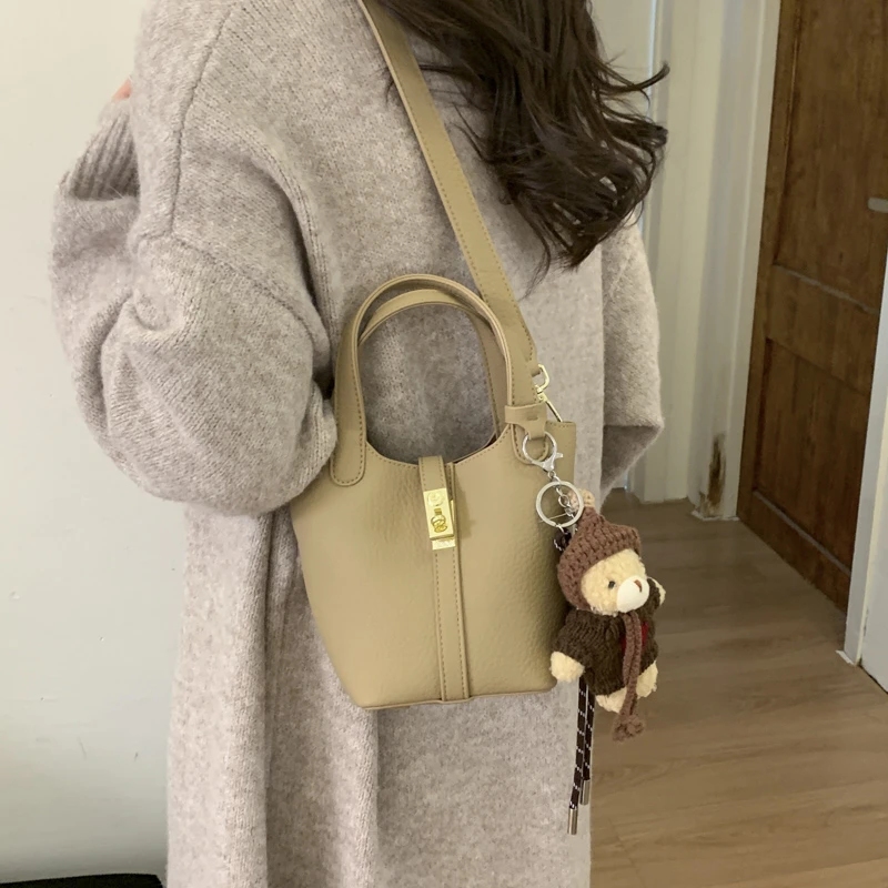 小包包女2025新款百搭斜挎包时尚手提包小拎包月牙包花瓣包水桶包