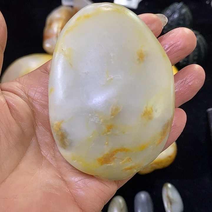 深***秀未镶嵌和田玉（糖玉）挂件