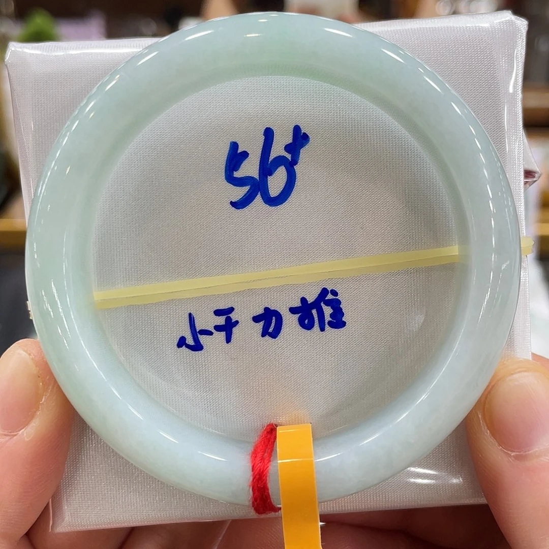 翡翠手镯未镶嵌翡翠手镯