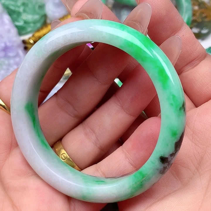 翡翠手镯未镶嵌翡翠手镯