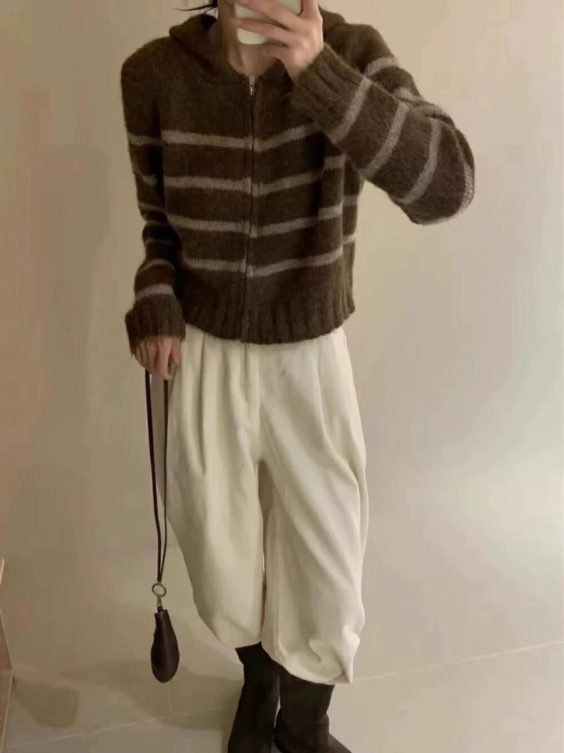 连帽咖色条纹毛衣