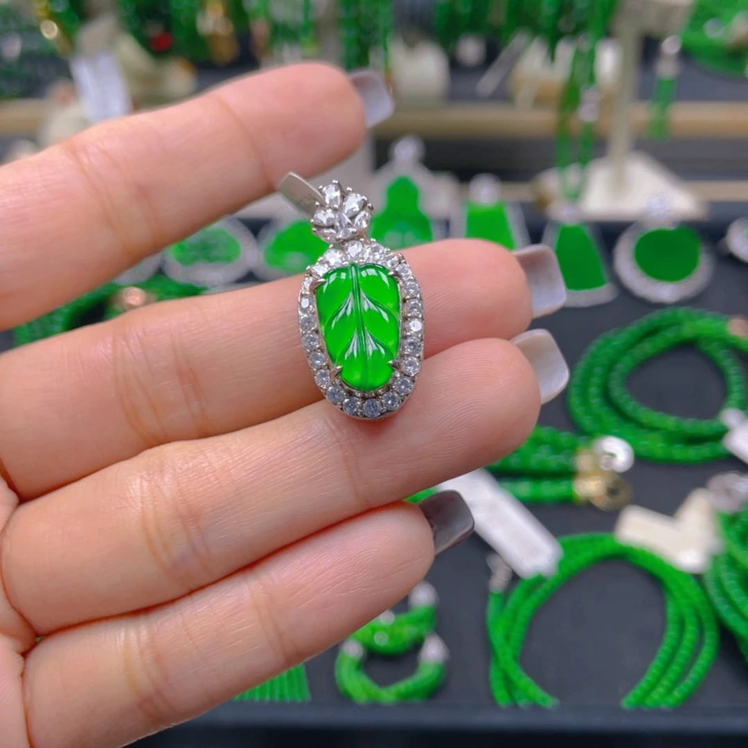 颈饰未镶嵌翡翠叶子